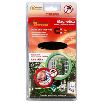 Kit compuesto de la malla y los accesorios para colocar la mosquitera en una ventana. La malla es de fibra.
