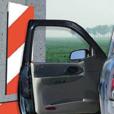 Espuma para evitar los daños en los coches. 2 placas de 13,7 x 50cm. Adhesivo de alta calidad.