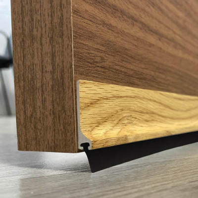 BURLETE BAJO PVC LABIO 1 MT ROBLE