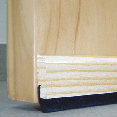 Fabricado en madera proveniente de bosques sostenibles con barra de paño muy resistente. Fijación mediante adhesivo doble cara.