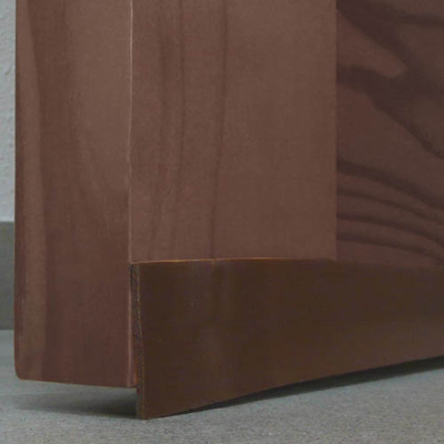 Fabricado en PVC expandido flexible. Fijación mediante adhesivo doble cara.